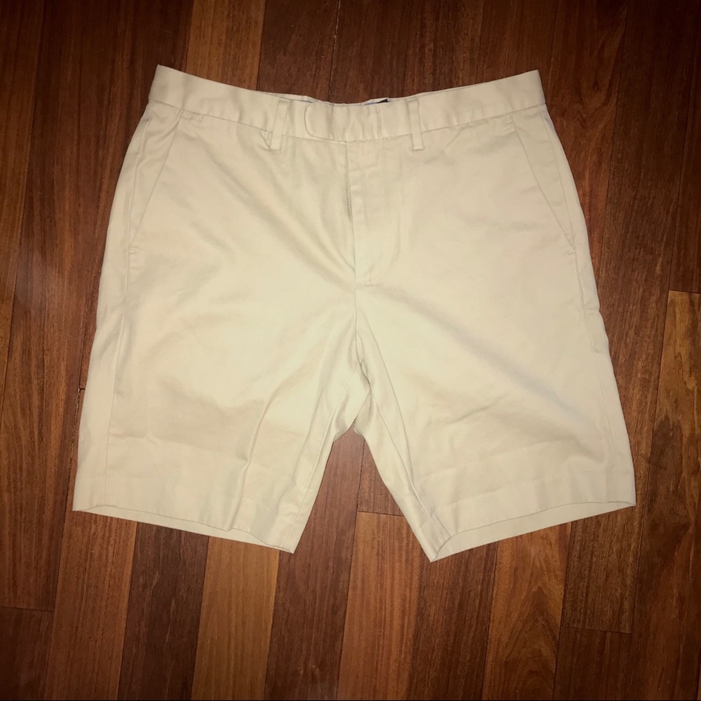 J CREW MEN’S BOWERY TAN SHORTS - W32 9 INCH LENGTH